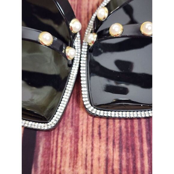 STEVE MADDEN Pearl Embellishment Studded Flat Sandals, Size 9 - Picture 4 of 4